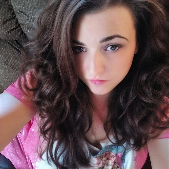 Meet your Posher, Patricia - Picture 2 of 2